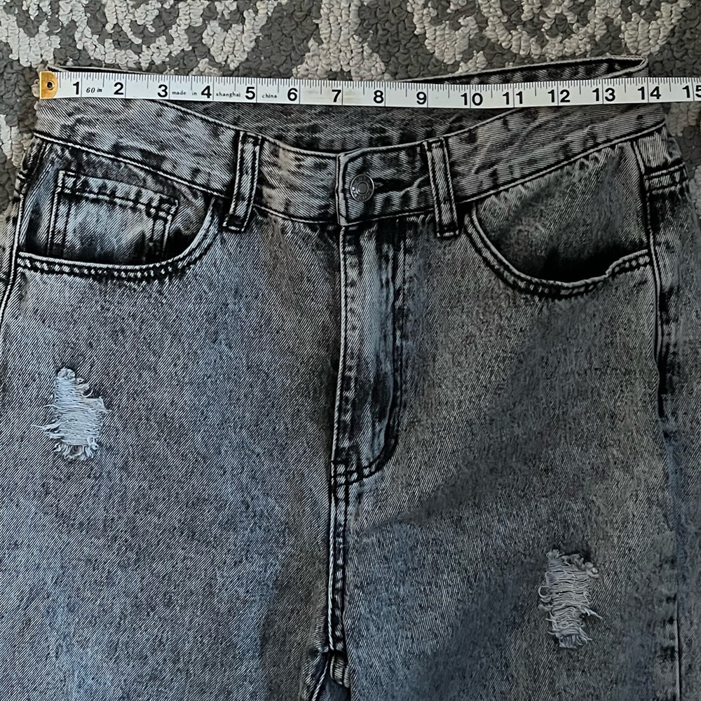 High Waist Ripped Raw Hem Cropped Jeans - Picture 6 of 12